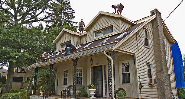 Best Roof Gutter Cleaning  in Battle Ground, WA
